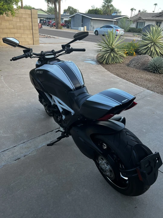 2015 Ducati Diavel - Image 5 of 26