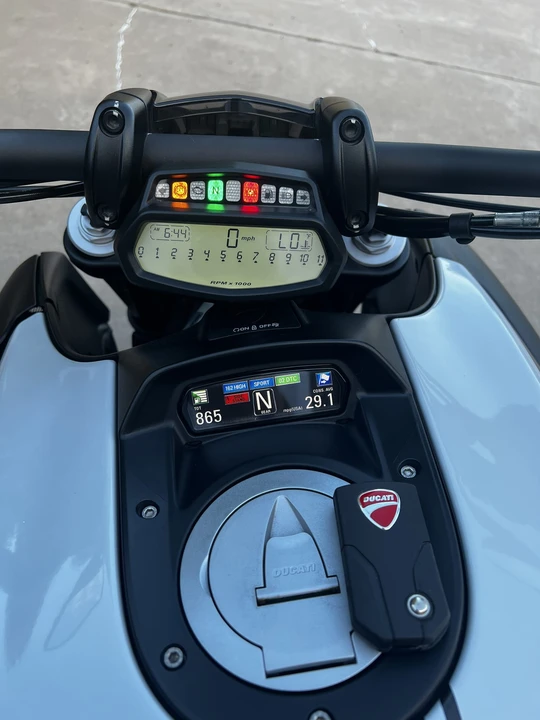 2015 Ducati Diavel - Image 13 of 26