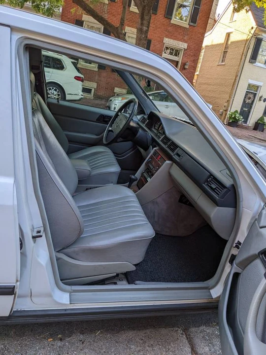 1987 Mercedes-Benz W124 E-Class - Image 11 of 24