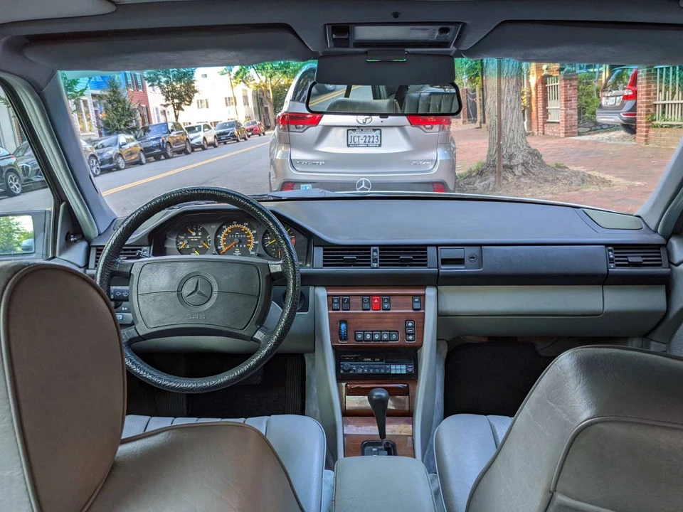 1987 Mercedes-Benz W124 E-Class - Image 15 of 24