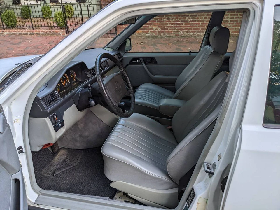 1987 Mercedes-Benz W124 E-Class - Image 9 of 24