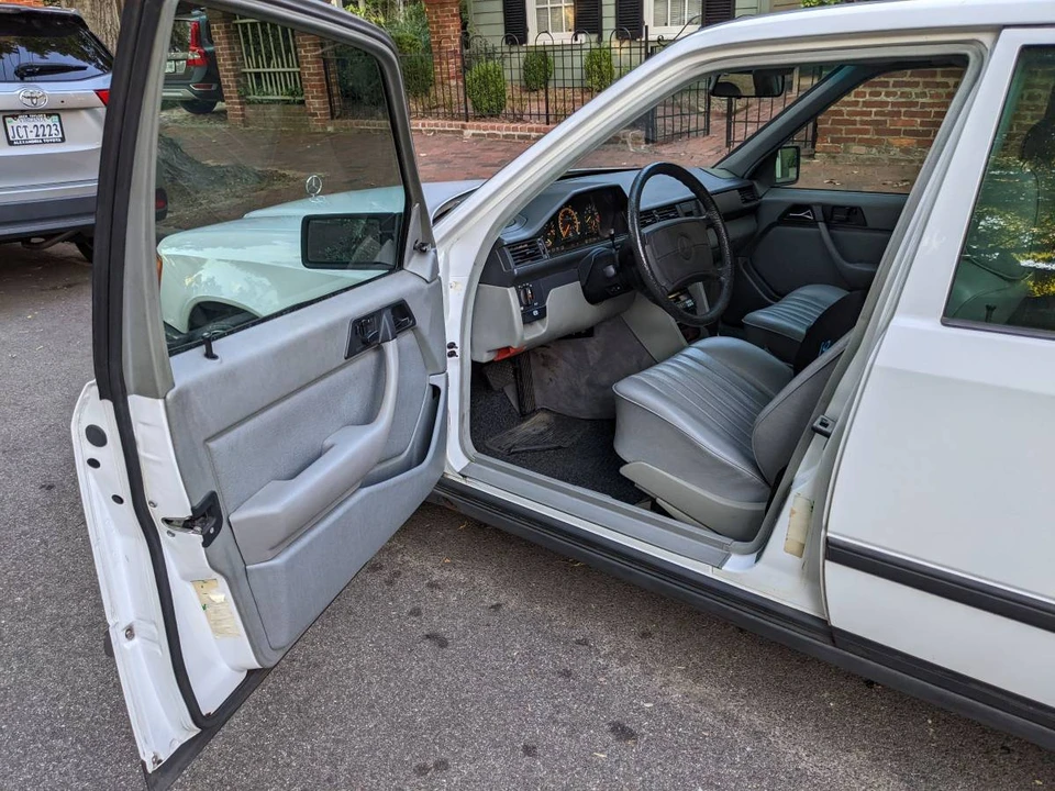 1987 Mercedes-Benz W124 E-Class - Image 10 of 24