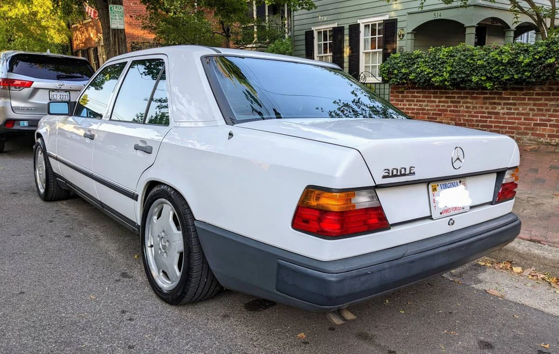 1987 Mercedes-Benz W124 E-Class - Image 8 of 24