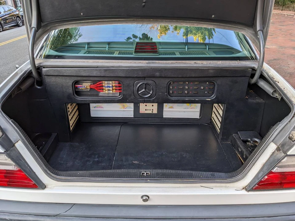 1987 Mercedes-Benz W124 E-Class - Image 18 of 24