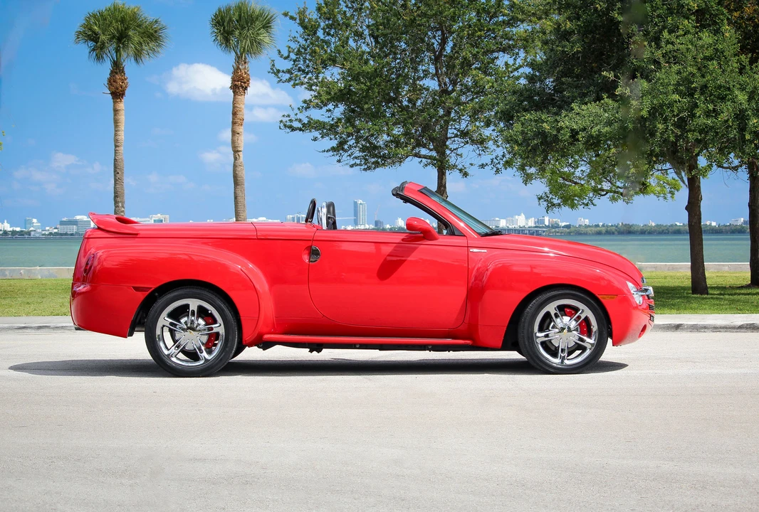 2005 Chevrolet SSR - Image 12 of 31