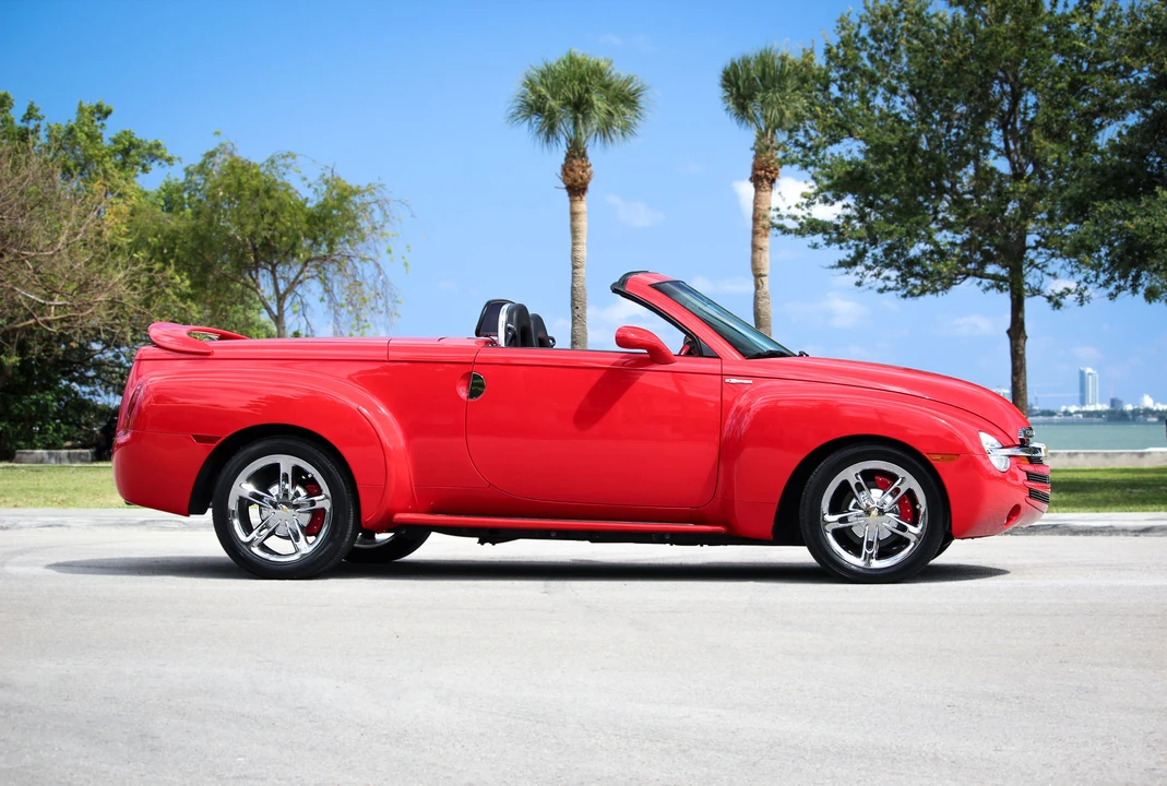 2005 Chevrolet SSR - Image 13 of 31