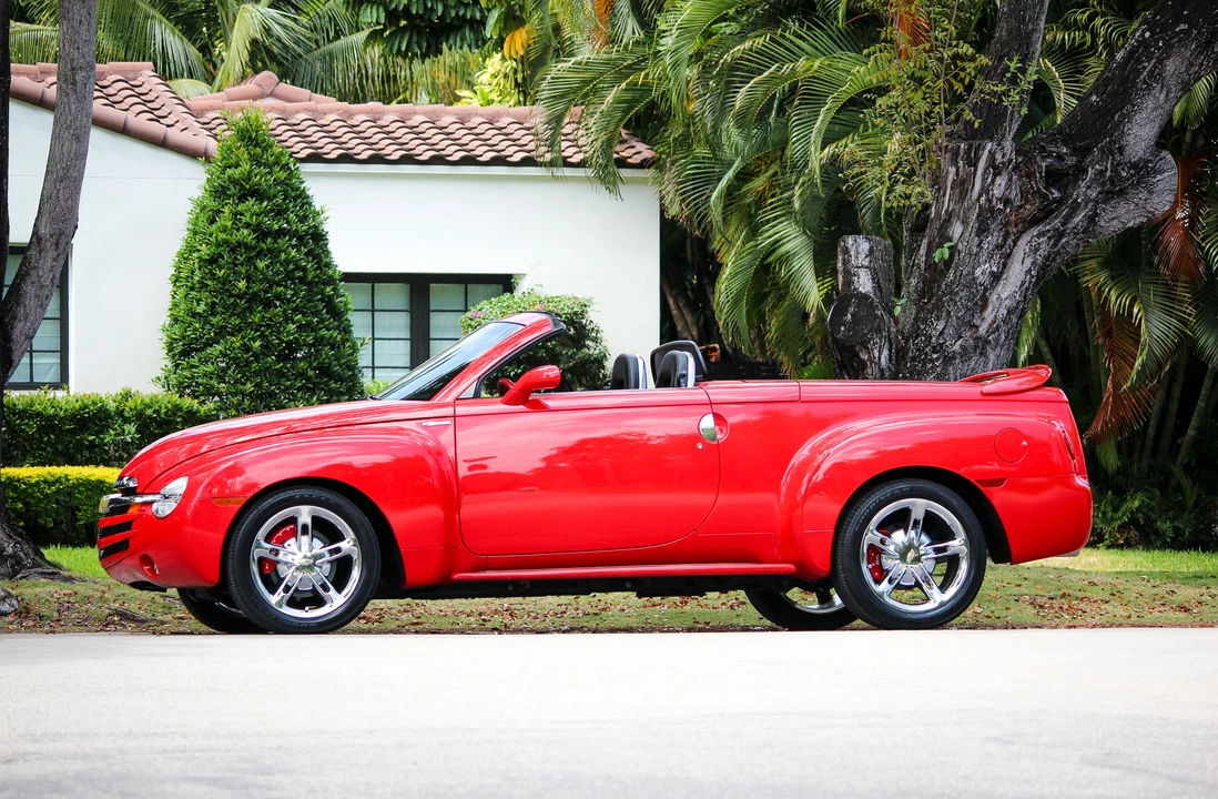 2005 Chevrolet SSR - Image 2 of 31