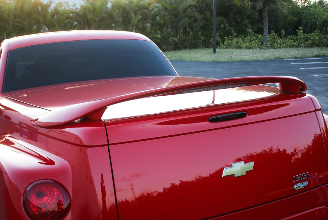 2005 Chevrolet SSR - Image 30 of 31