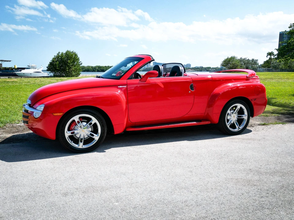 2005 Chevrolet SSR - Image 3 of 31