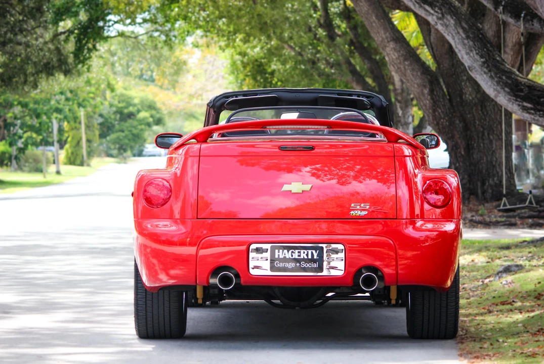 2005 Chevrolet SSR - Image 10 of 31