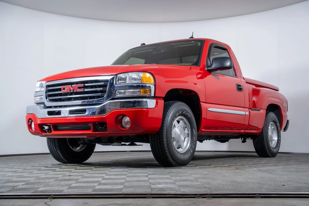 2004 GMC Sierra 2nd Gen - Image 2 of 31