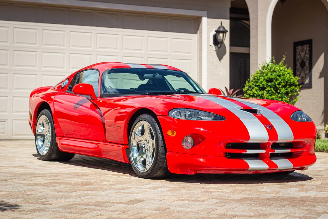 2002 Dodge Viper GTS 2nd Gen - Image 2 of 31