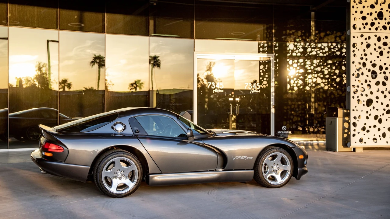 2002 Dodge Viper GTS 2nd Gen - Image 16 of 31