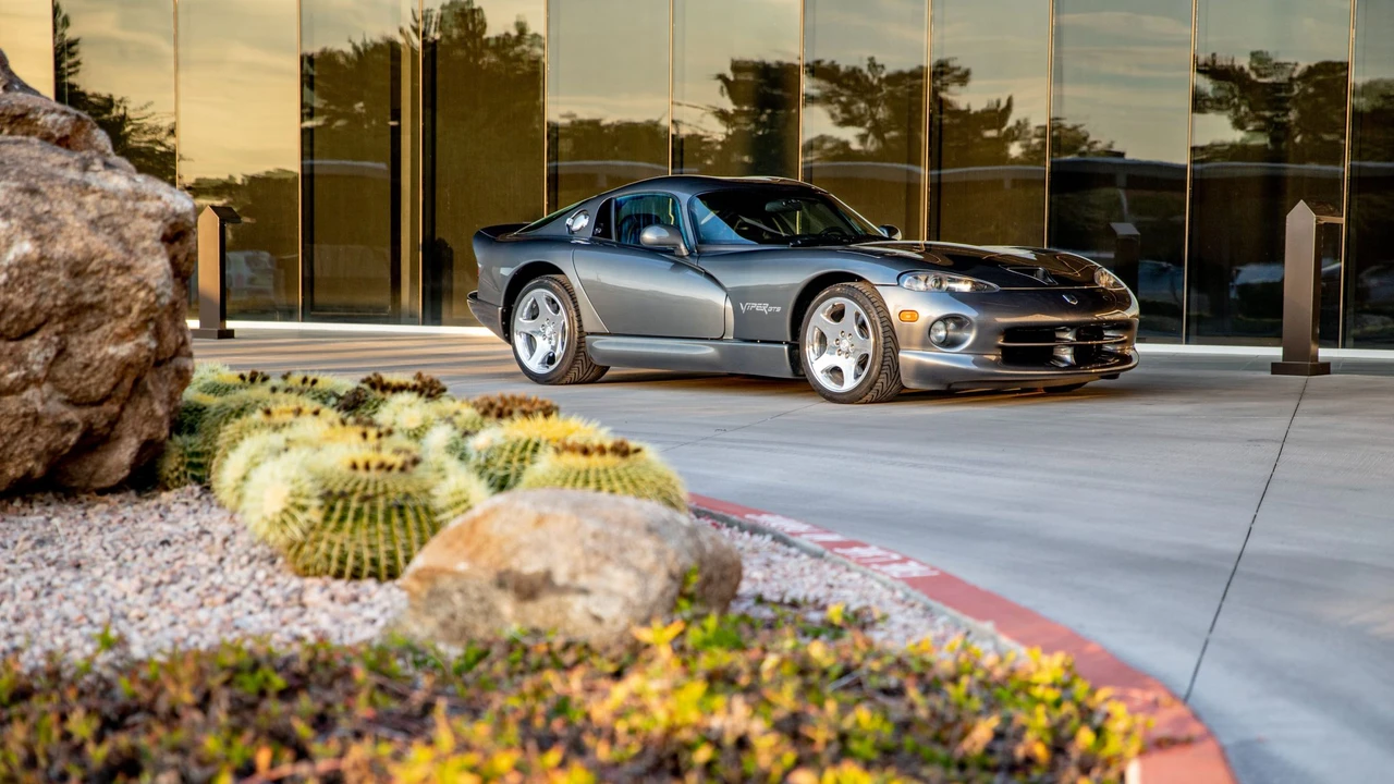 2002 Dodge Viper GTS 2nd Gen - Image 23 of 31