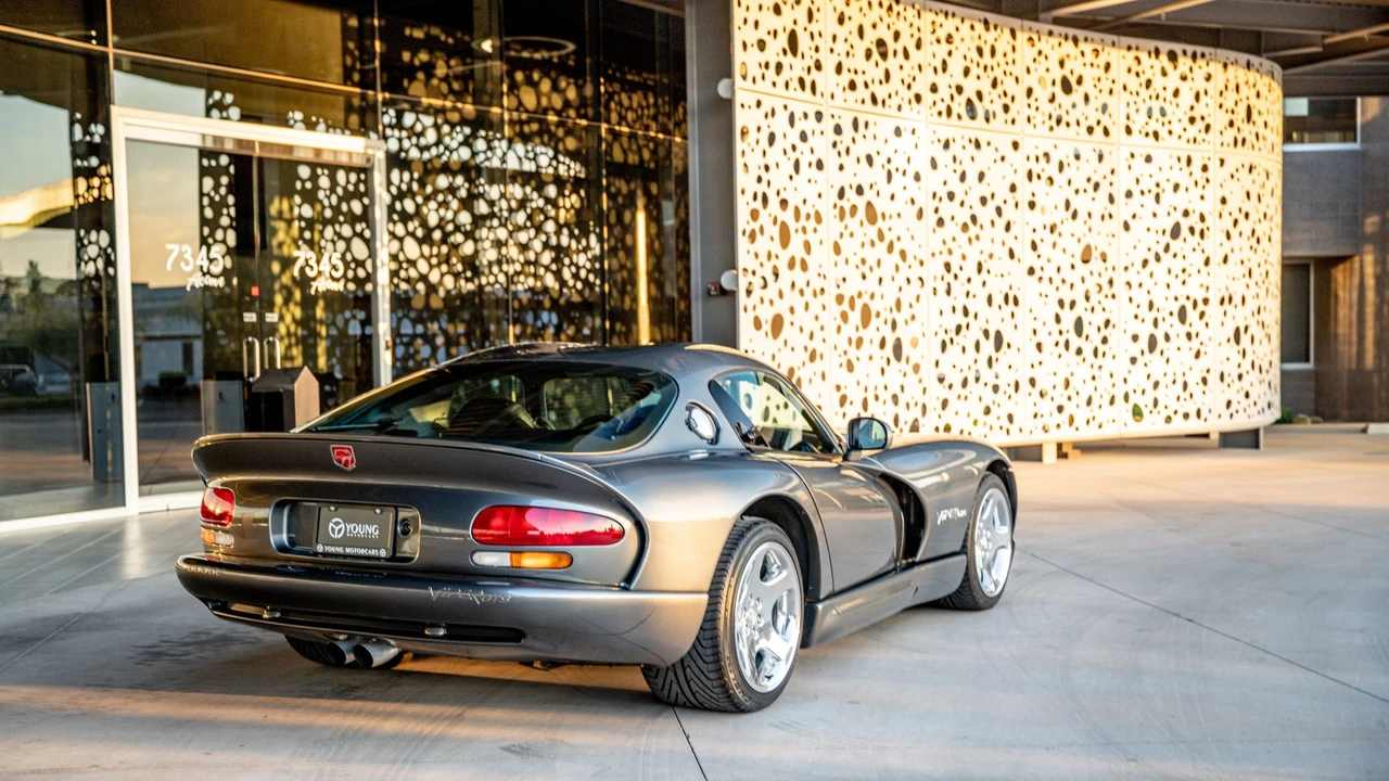 2002 Dodge Viper GTS 2nd Gen - Image 14 of 31