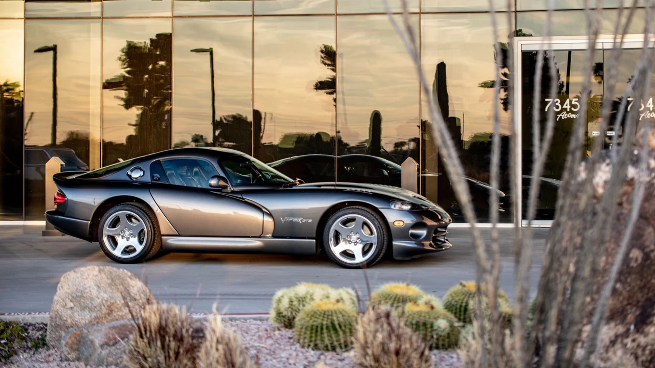 2002 Dodge Viper GTS 2nd Gen - Image 19 of 31