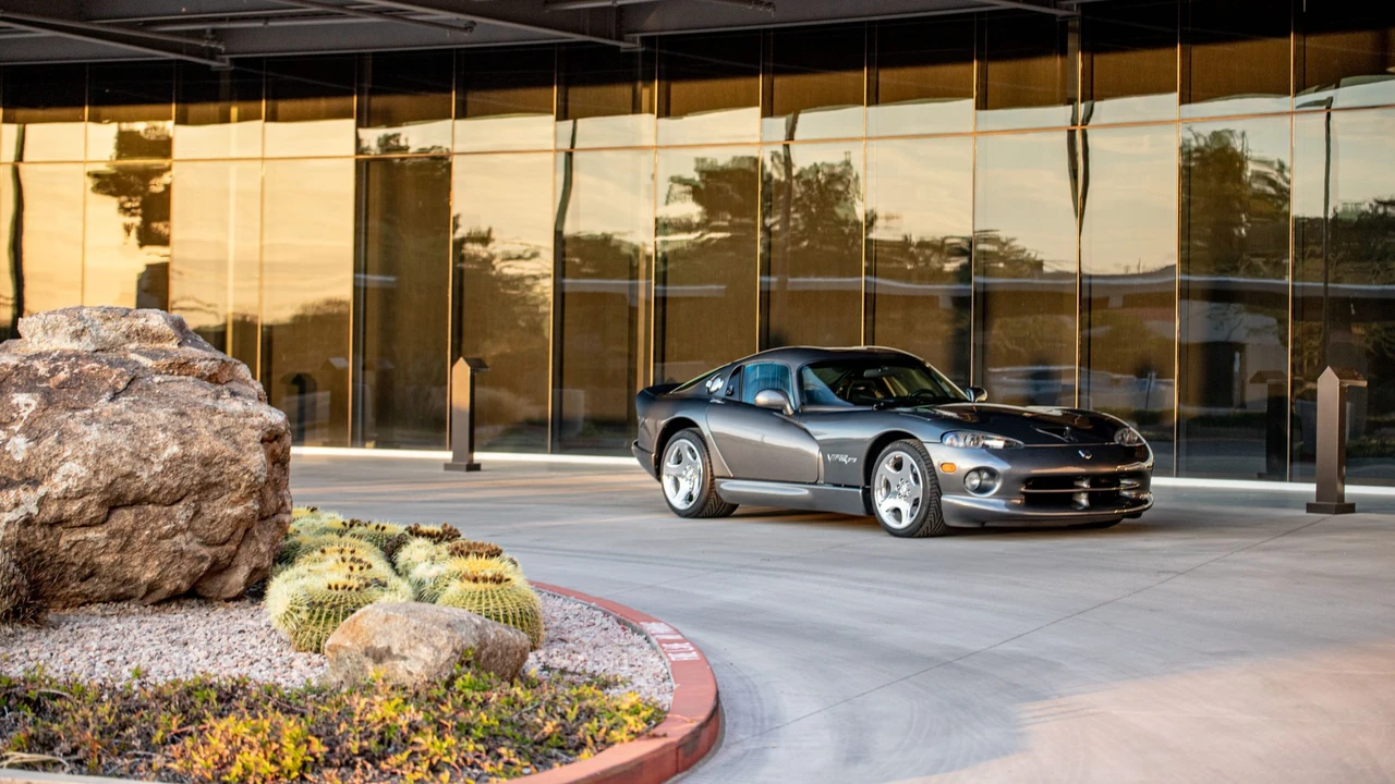 2002 Dodge Viper GTS 2nd Gen - Image 21 of 31
