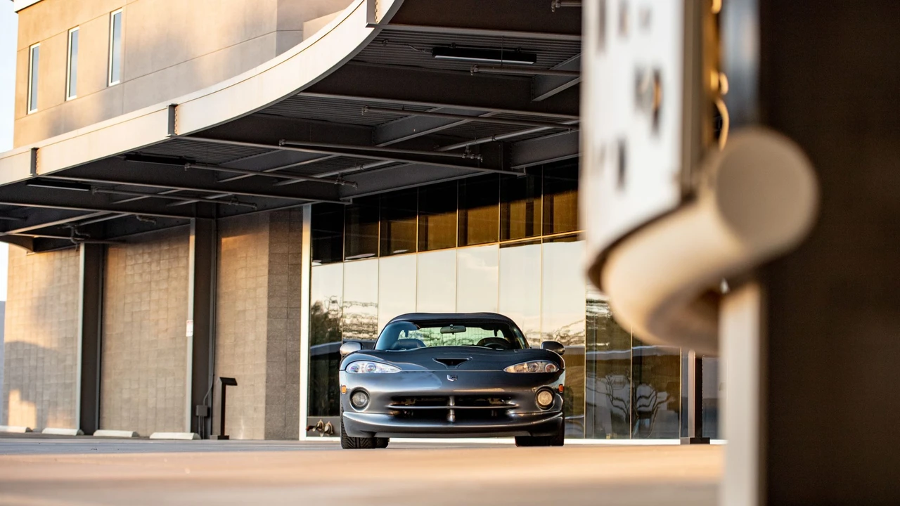 2002 Dodge Viper GTS 2nd Gen - Image 25 of 31
