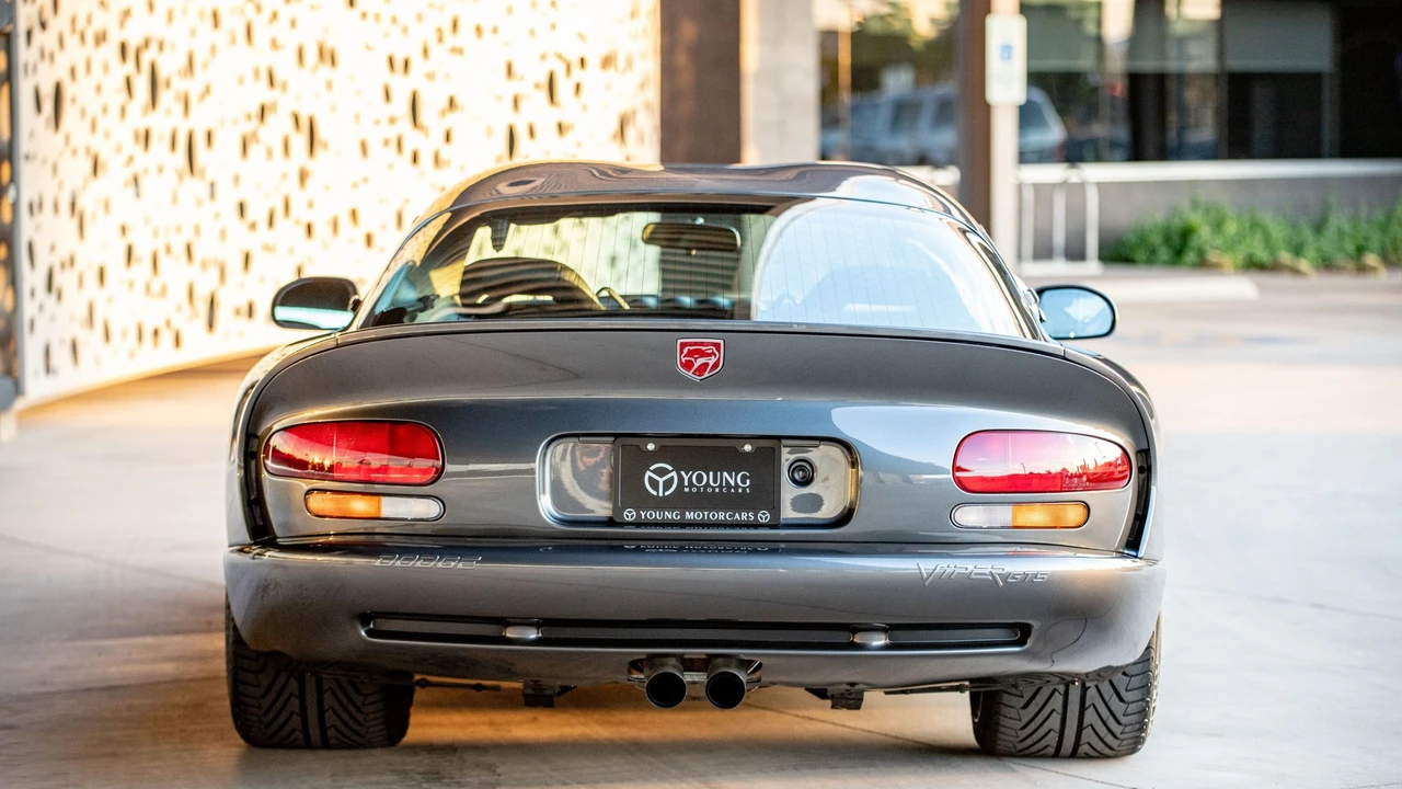 2002 Dodge Viper GTS 2nd Gen - Image 13 of 31