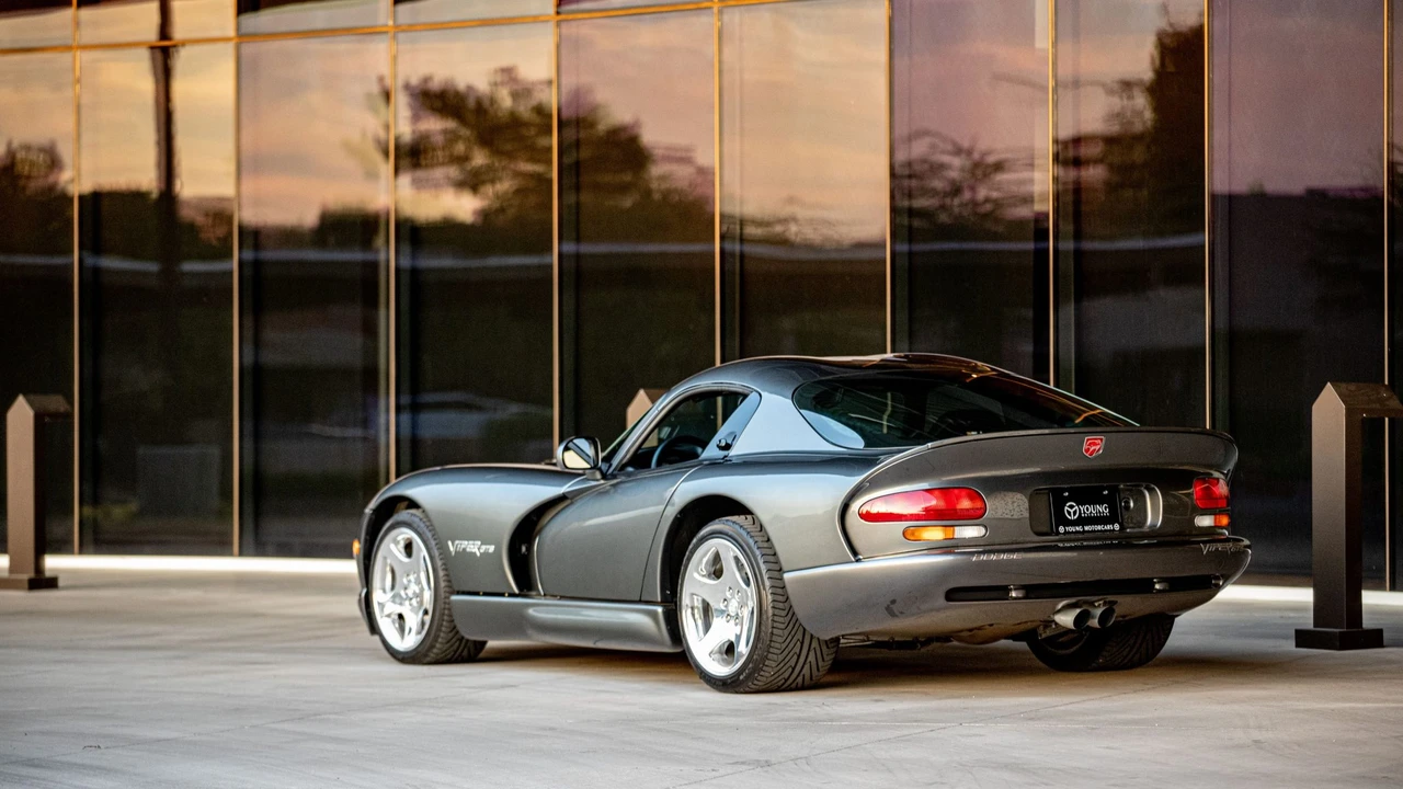 2002 Dodge Viper GTS 2nd Gen - Image 9 of 31