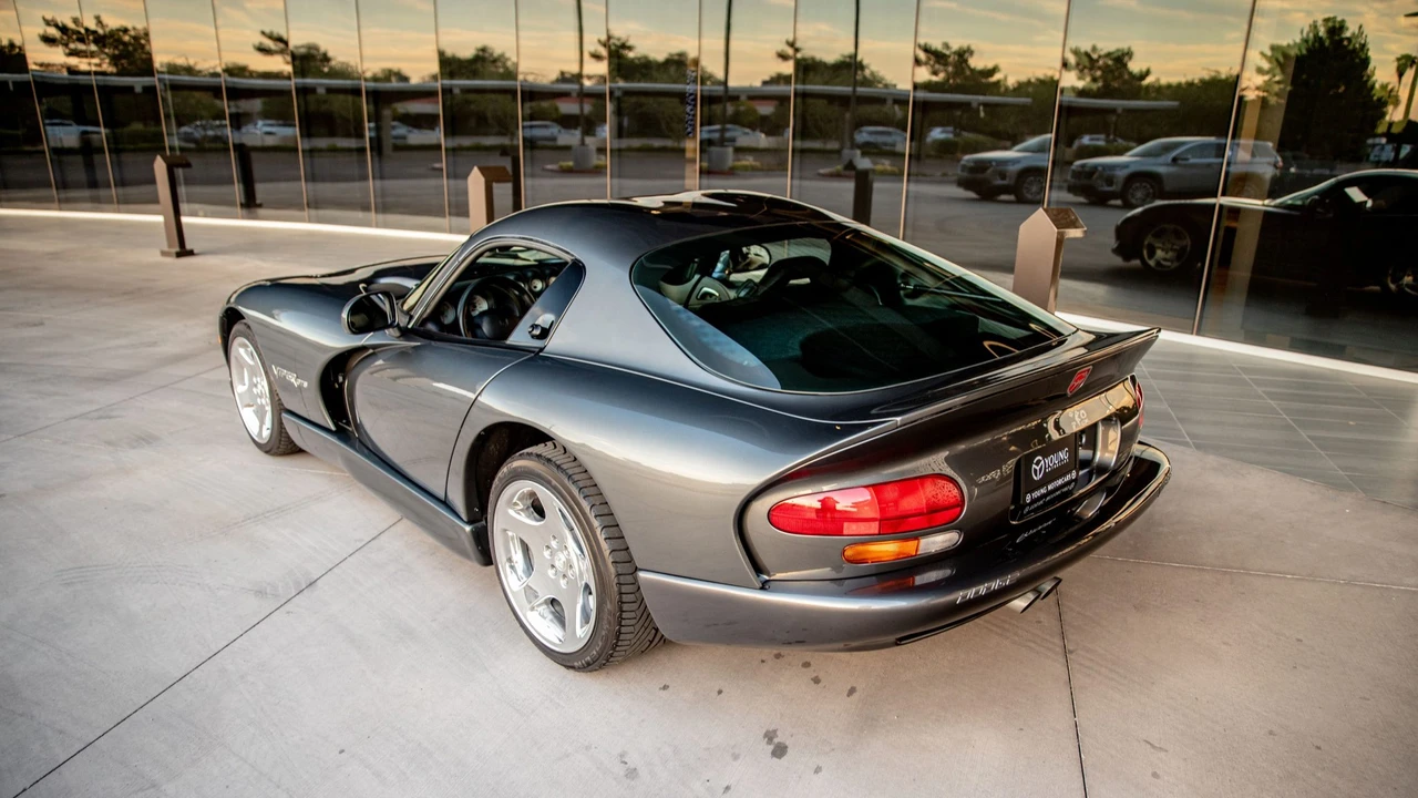 2002 Dodge Viper GTS 2nd Gen - Image 10 of 31