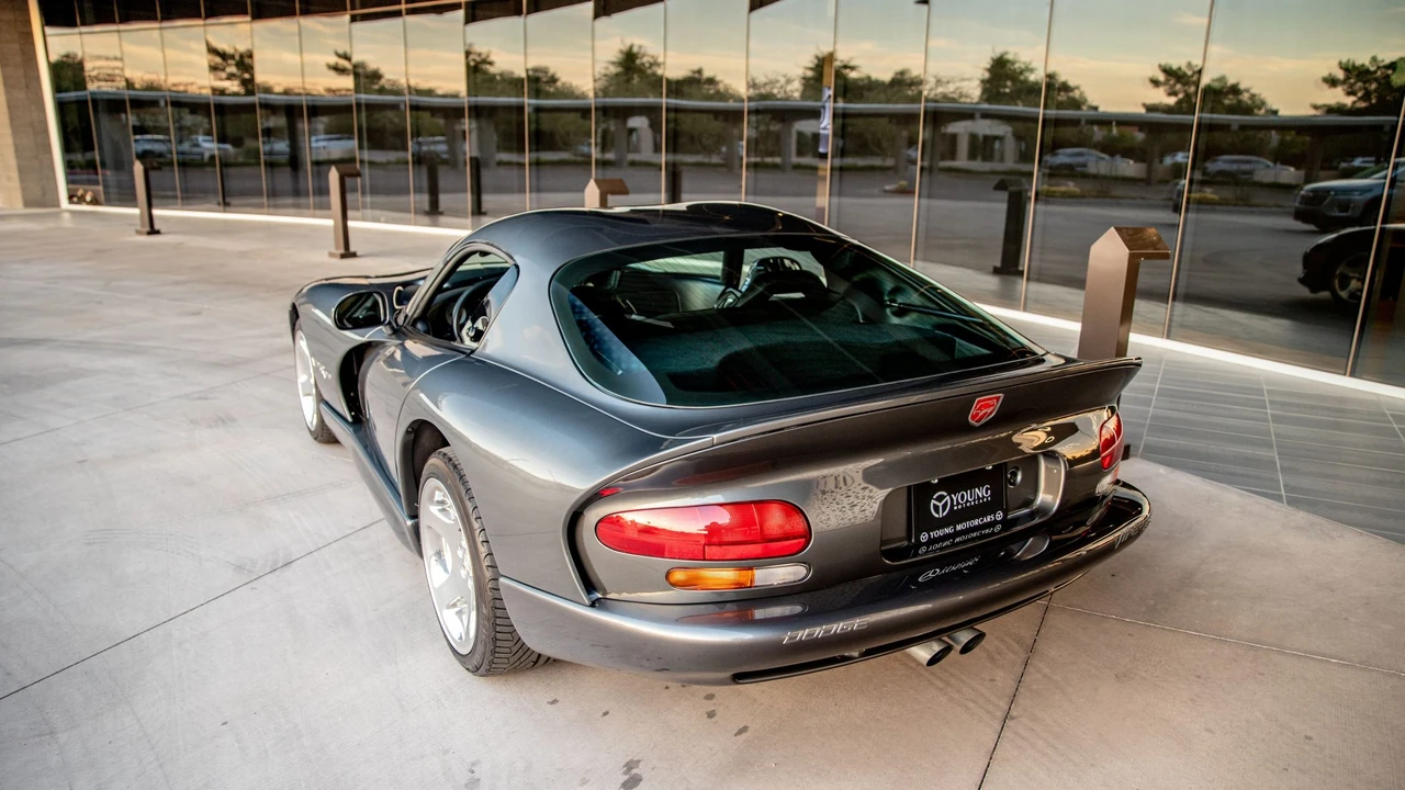 2002 Dodge Viper GTS 2nd Gen - Image 11 of 31
