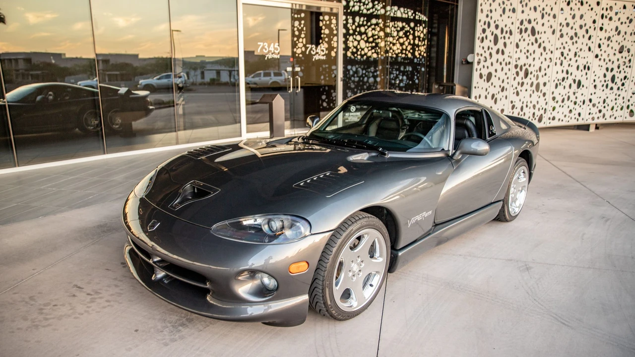 2002 Dodge Viper GTS 2nd Gen - Image 2 of 31