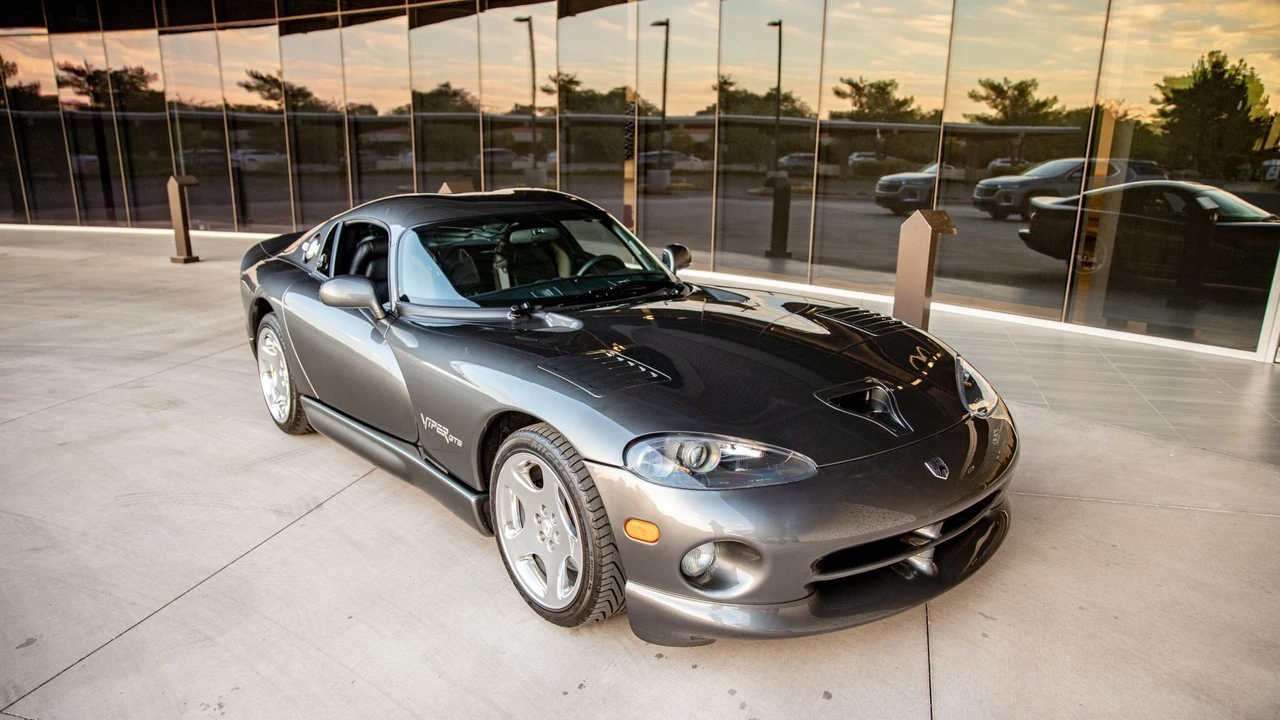 2002 Dodge Viper GTS 2nd Gen - Image 22 of 31