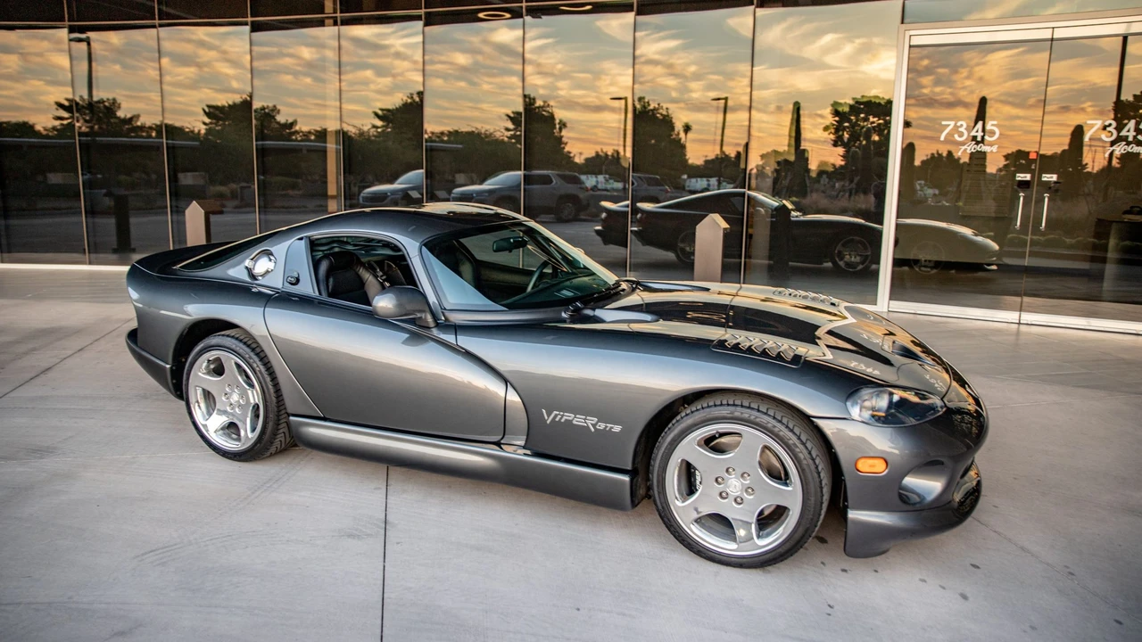 2002 Dodge Viper GTS 2nd Gen - Image 18 of 31