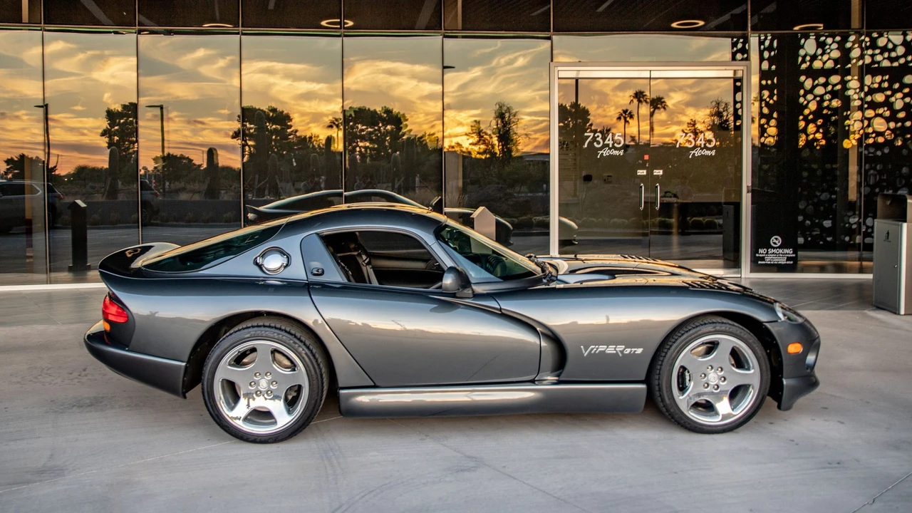 2002 Dodge Viper GTS 2nd Gen - Image 17 of 31