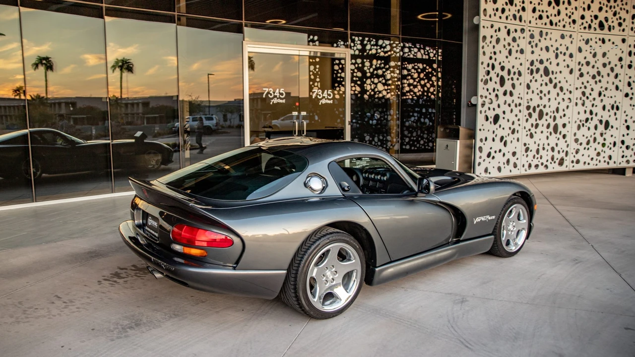 2002 Dodge Viper GTS 2nd Gen - Image 15 of 31