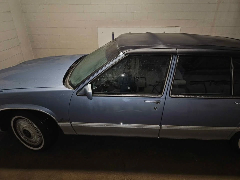 1989 Cadillac Brougham - Image 5 of 6