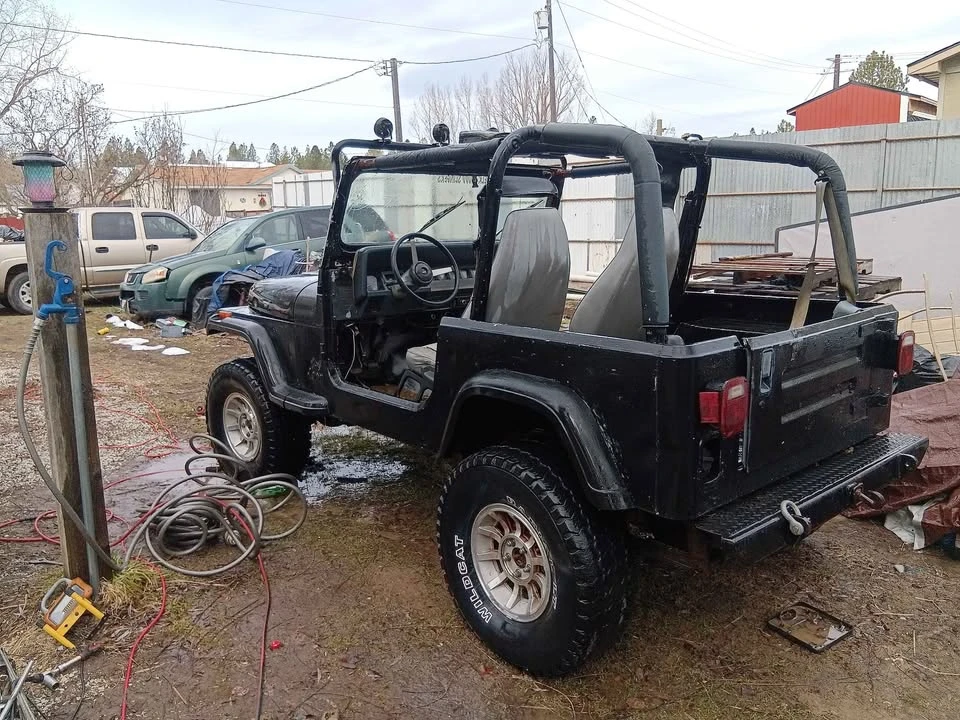 Jeep YJ Wrangler - Image 2 of 3