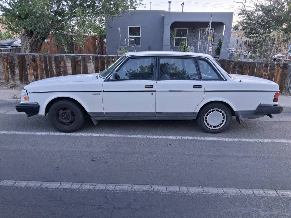 1989 Volvo 244 - Image 2 of 12