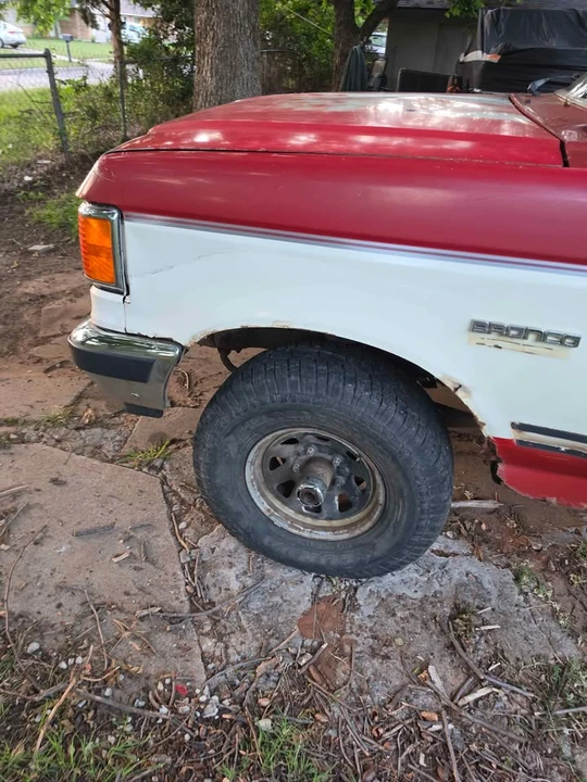 Ford Bronco 4th Gen - Image 5 of 11