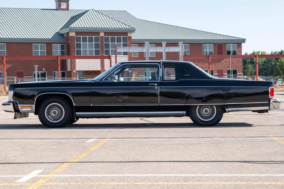 1977 Lincoln Continental 5th Gen - Image 9 of 31
