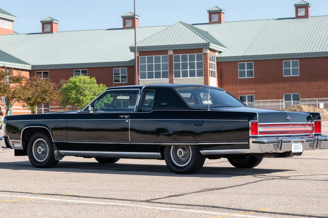 1977 Lincoln Continental 5th Gen - Image 8 of 31