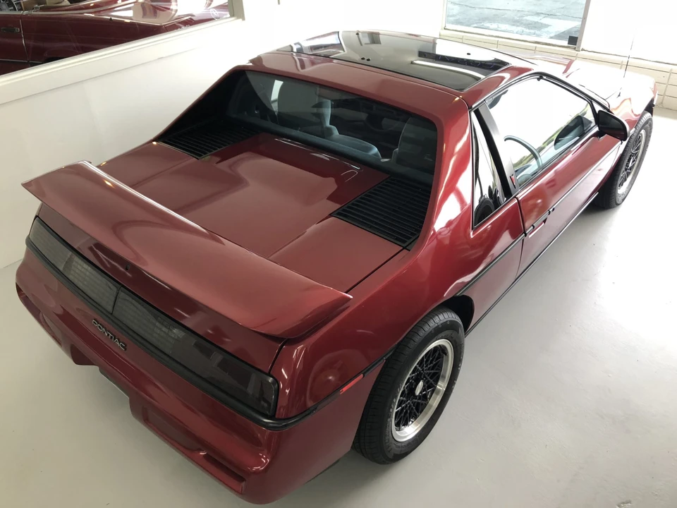 1988 Pontiac Fiero Formula - Image 28 of 31