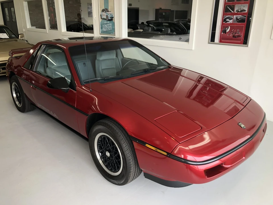 1988 Pontiac Fiero Formula - Image 21 of 31