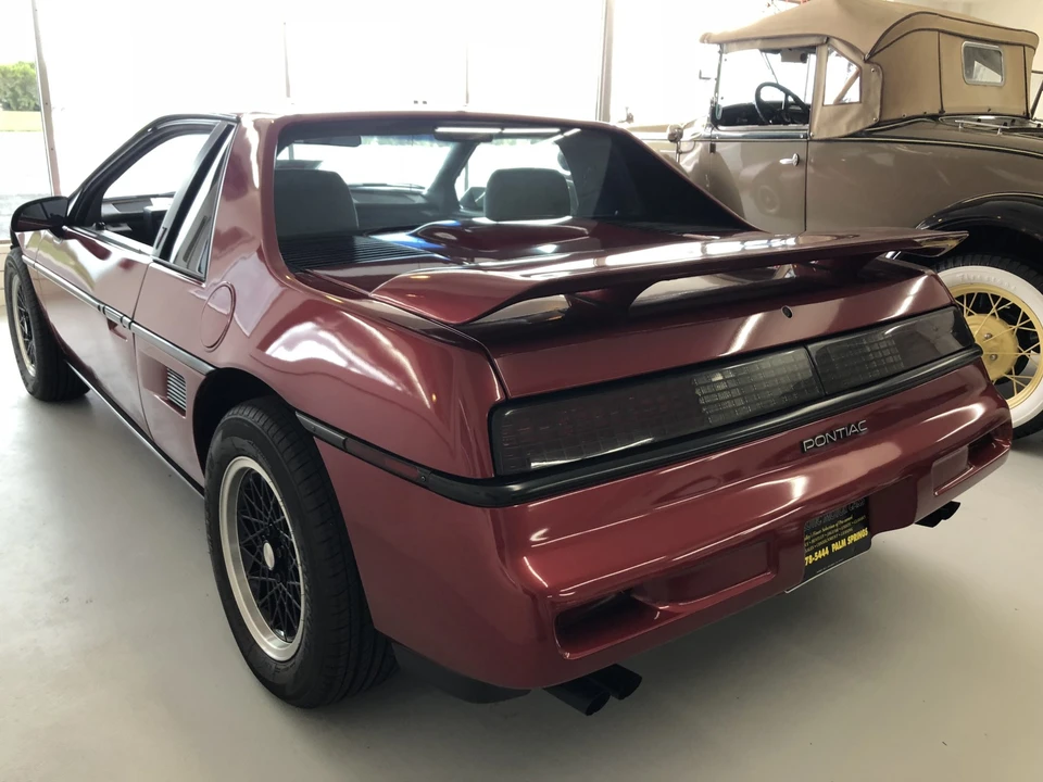 1988 Pontiac Fiero Formula - Image 27 of 31