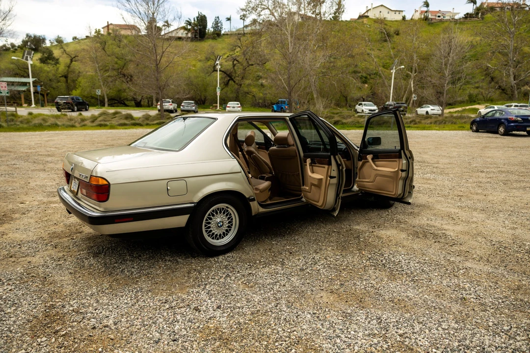1989 BMW E32 7 Series - Image 17 of 31