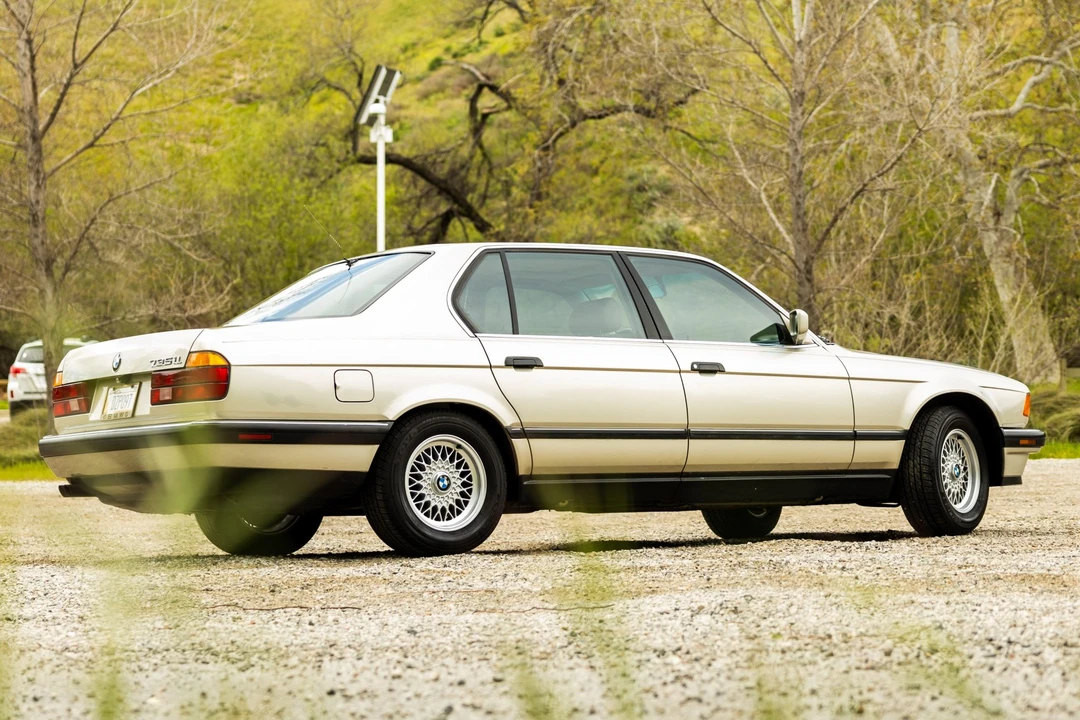 1989 BMW E32 7 Series - Image 11 of 31