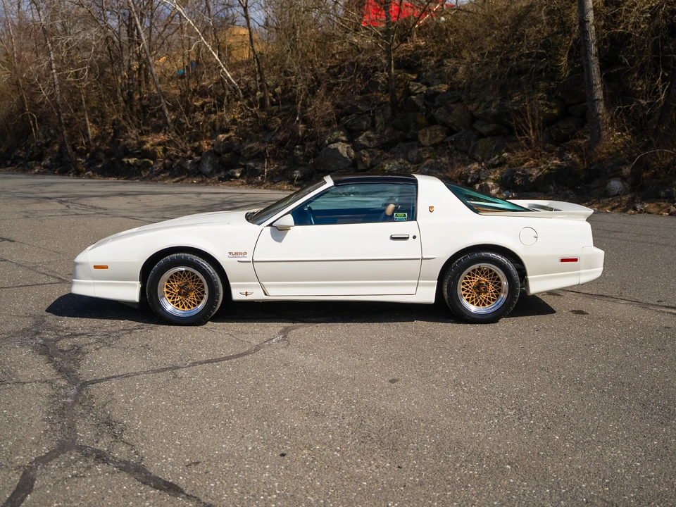 1989 Pontiac Firebird Trans Am 3rd Gen - Image 5 of 31