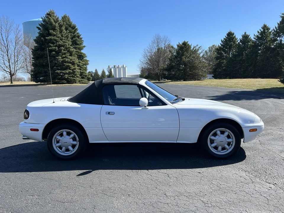 1990 Mazda NA MX-5 Miata - Image 6 of 31