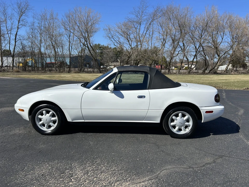 1990 Mazda NA MX-5 Miata - Image 16 of 31