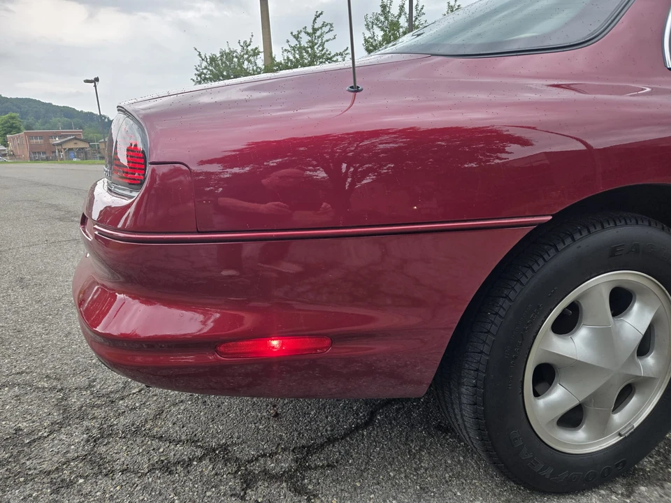 1995 Oldsmobile Aurora - Image 27 of 31