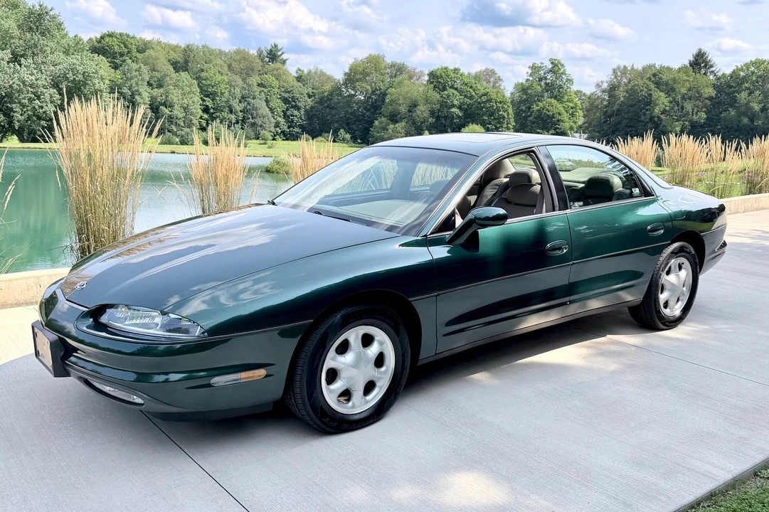 1995 Oldsmobile Aurora - Image 1 of 31