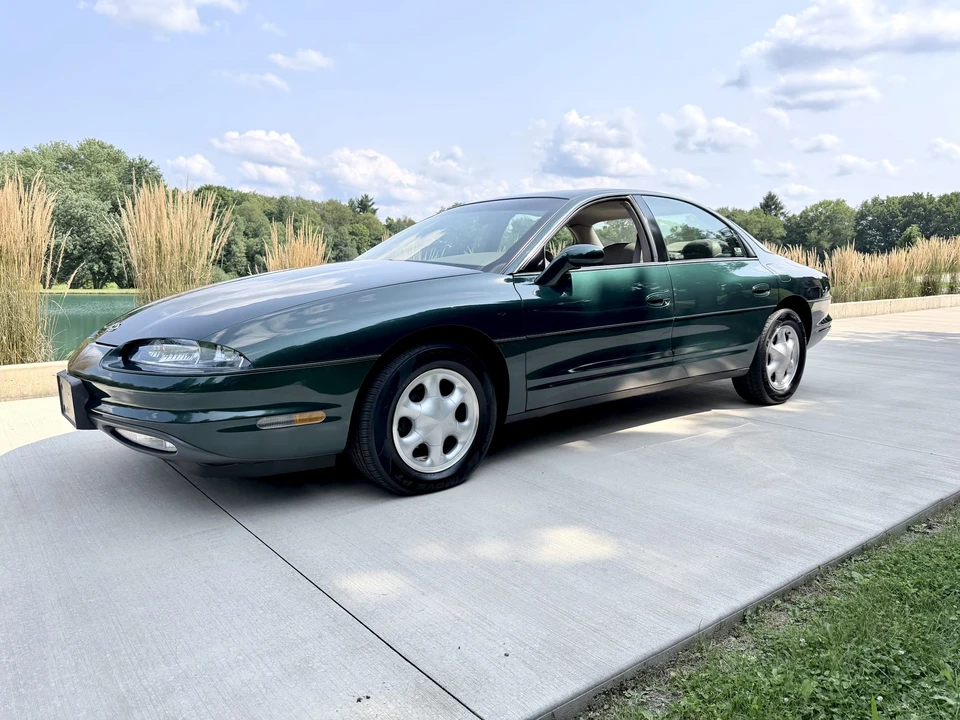 1995 Oldsmobile Aurora - Image 2 of 31