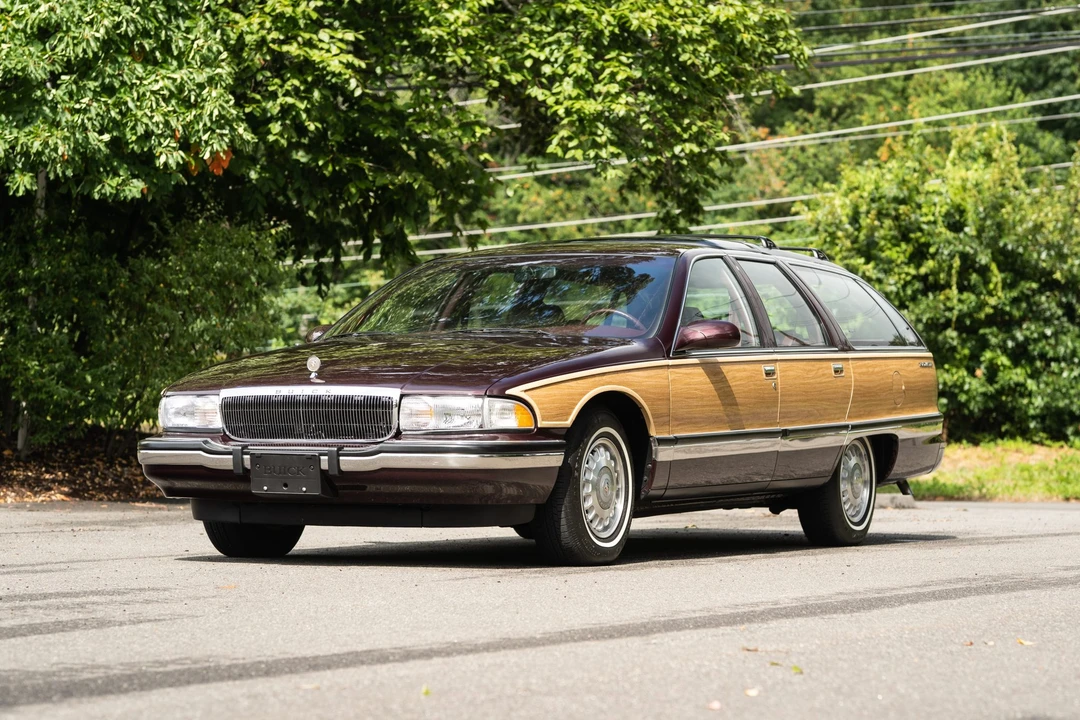 1996 Buick Roadmaster - Image 2 of 31