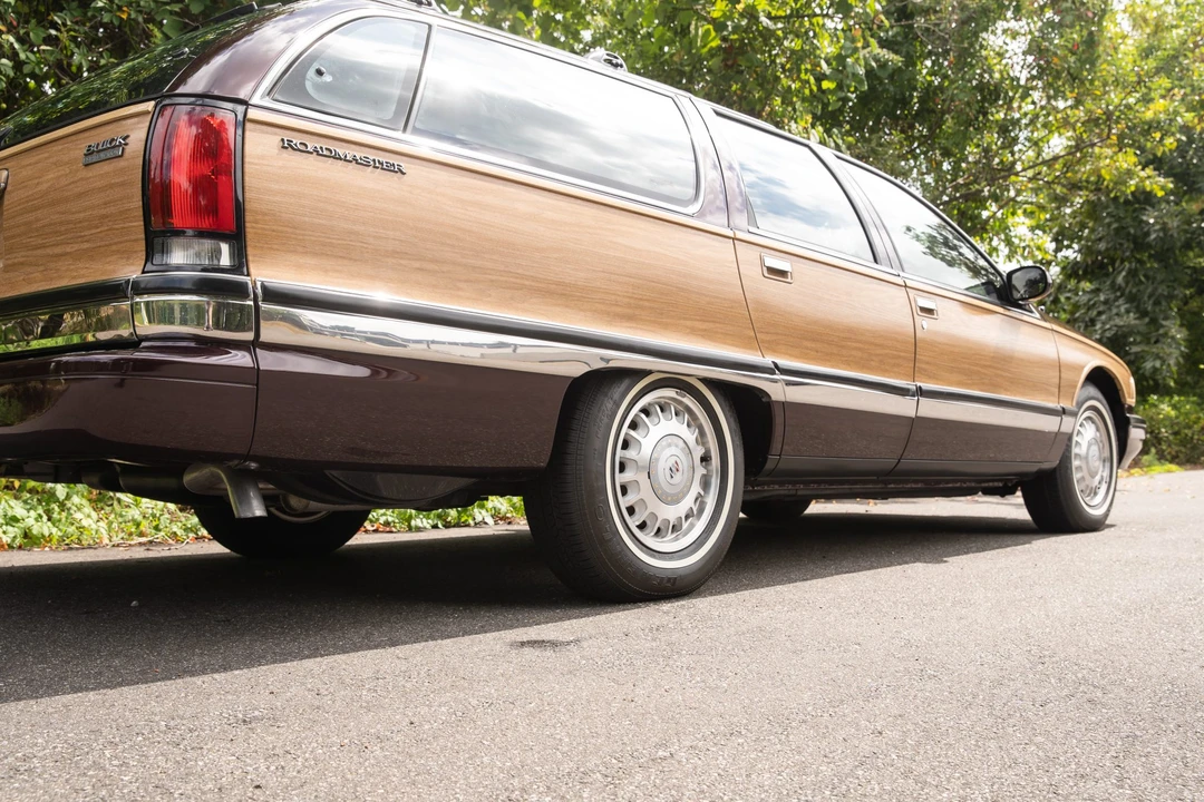 1996 Buick Roadmaster - Image 13 of 31